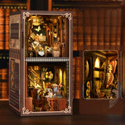 Booknook - Butterfly Collection Room, un kit créatif pour construire un diorama miniature. Parfait pour décorer une bibliothèque ou comme cadeau original pour un amoureux des livres. Par Nookette.