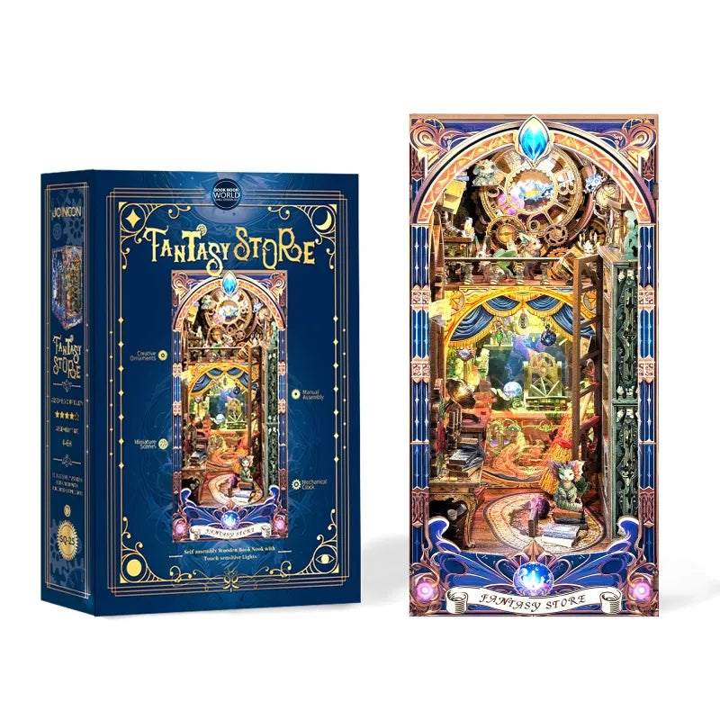 Book Nook - Fantasy Store, un kit créatif pour construire un diorama miniature. Parfait pour décorer une bibliothèque ou comme cadeau original pour un amoureux des livres. Par Nookette.