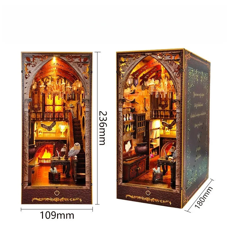 Book Nook - Harry Potter, un kit créatif pour construire un diorama miniature. Parfait pour décorer une bibliothèque ou comme cadeau original pour un amoureux des livres. Par Nookette.