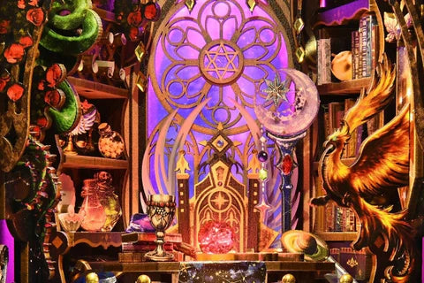 Vitrail magique et phénix doré