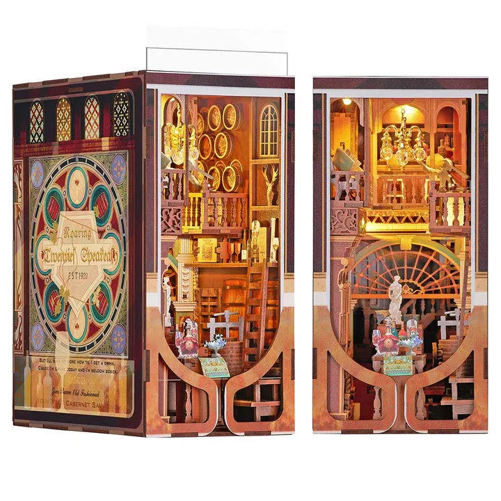 Book Nook - Roaring Twenties Speakeasy, un kit créatif pour construire un diorama miniature. Parfait pour décorer une bibliothèque ou comme cadeau original pour un amoureux des livres. Par Nookette.
