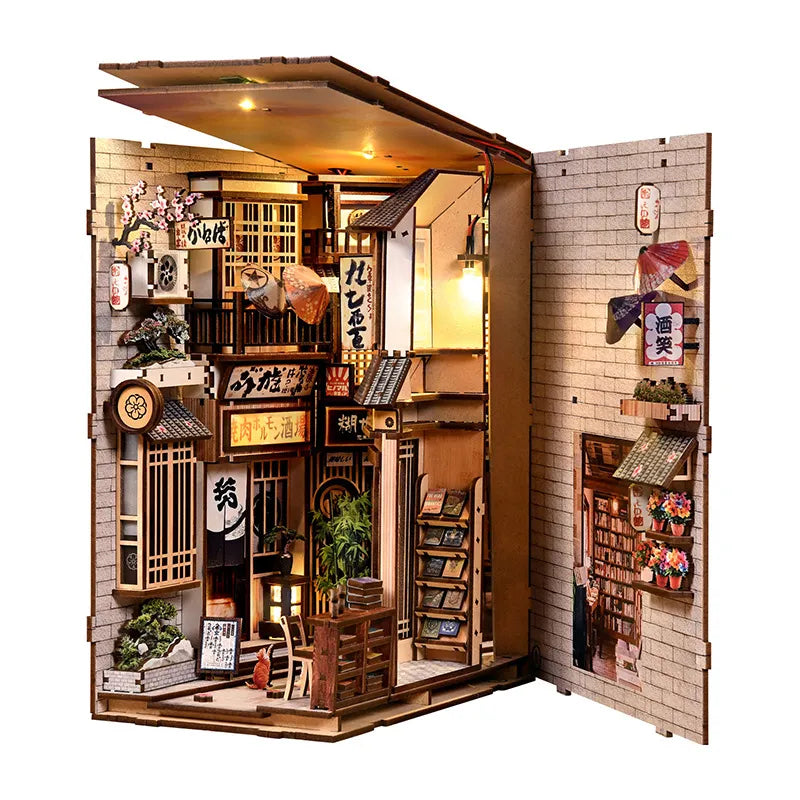 Book Nook - The Alley Waiting for the Cat