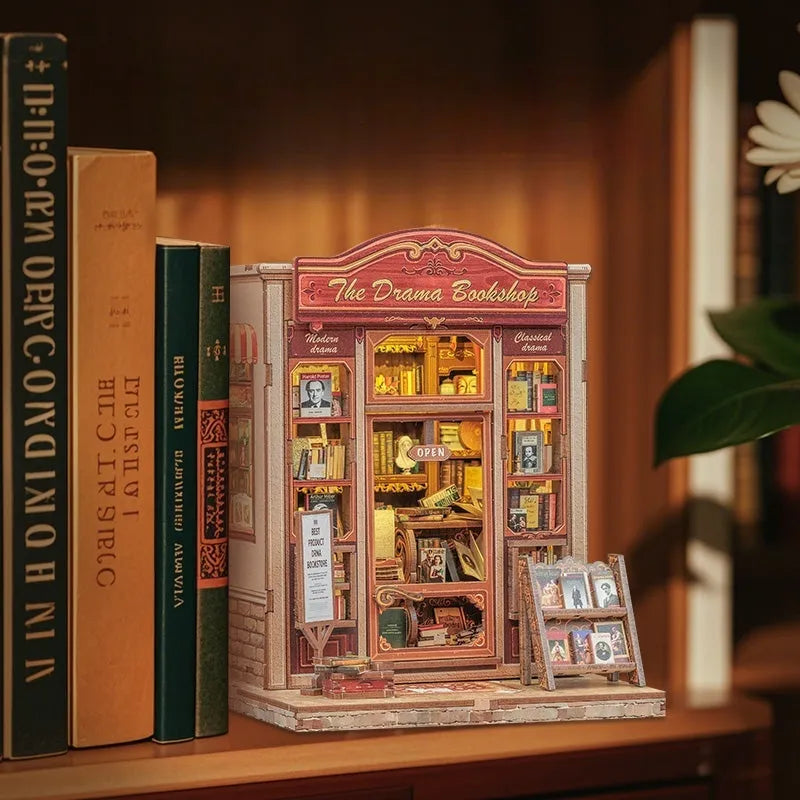 Maison Miniature - The Drama Bookshop
