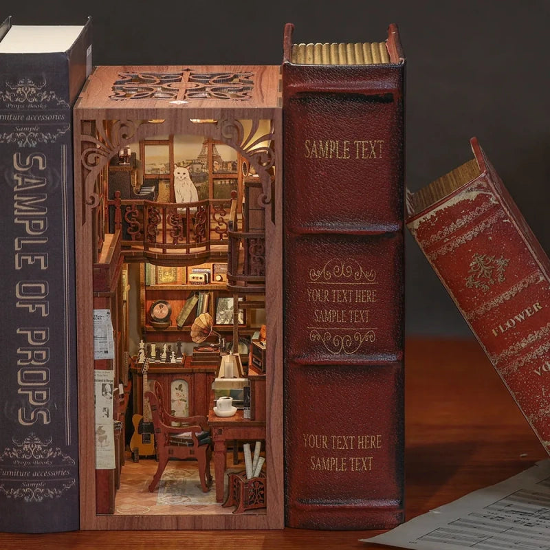 Booknook - The Secret Rhythm, un kit créatif pour construire un diorama miniature. Parfait pour décorer une bibliothèque ou comme cadeau original pour un amoureux des livres. Par Nookette.