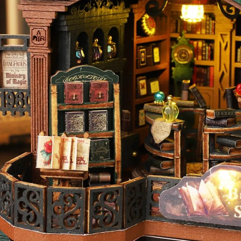 Maison Miniature - Twilight Book City, un kit créatif pour construire un diorama miniature. Parfait pour décorer une bibliothèque ou comme cadeau original pour un amoureux des livres. Par Nookette.