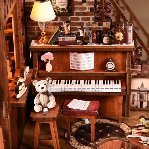 Piano droit classique et ours en peluche