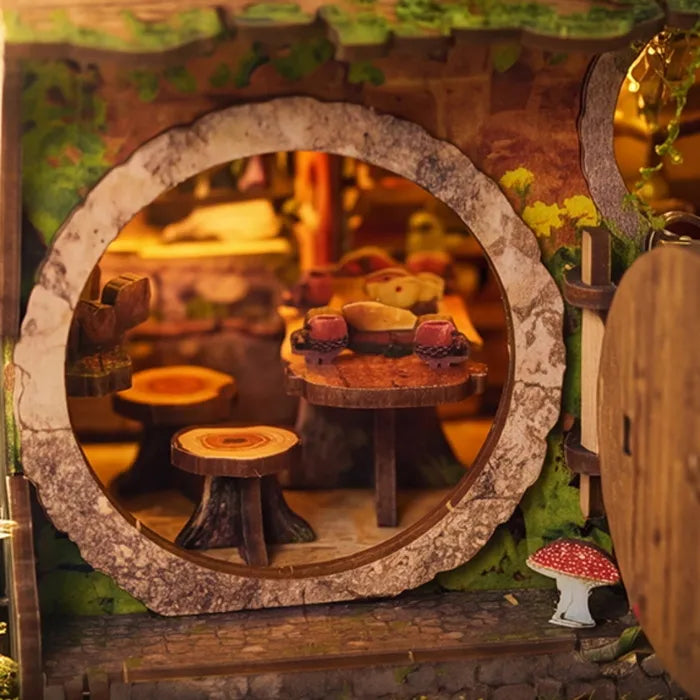 Porte ronde en bois et mobilier en souche