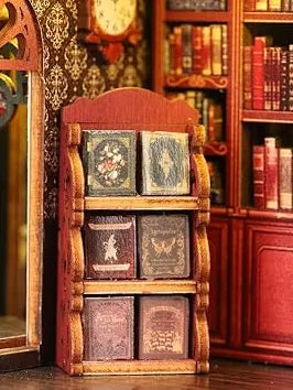 Présentoir en bois et livres anciens